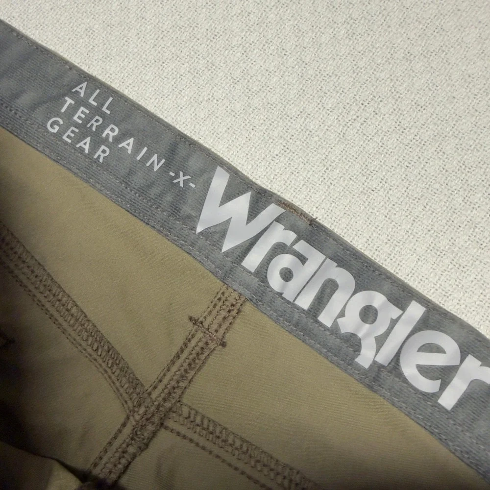 Wrangler ATG All Terrain Gear Pants 38x30 Tan Nylon Cargo Hiking Trail Stretch